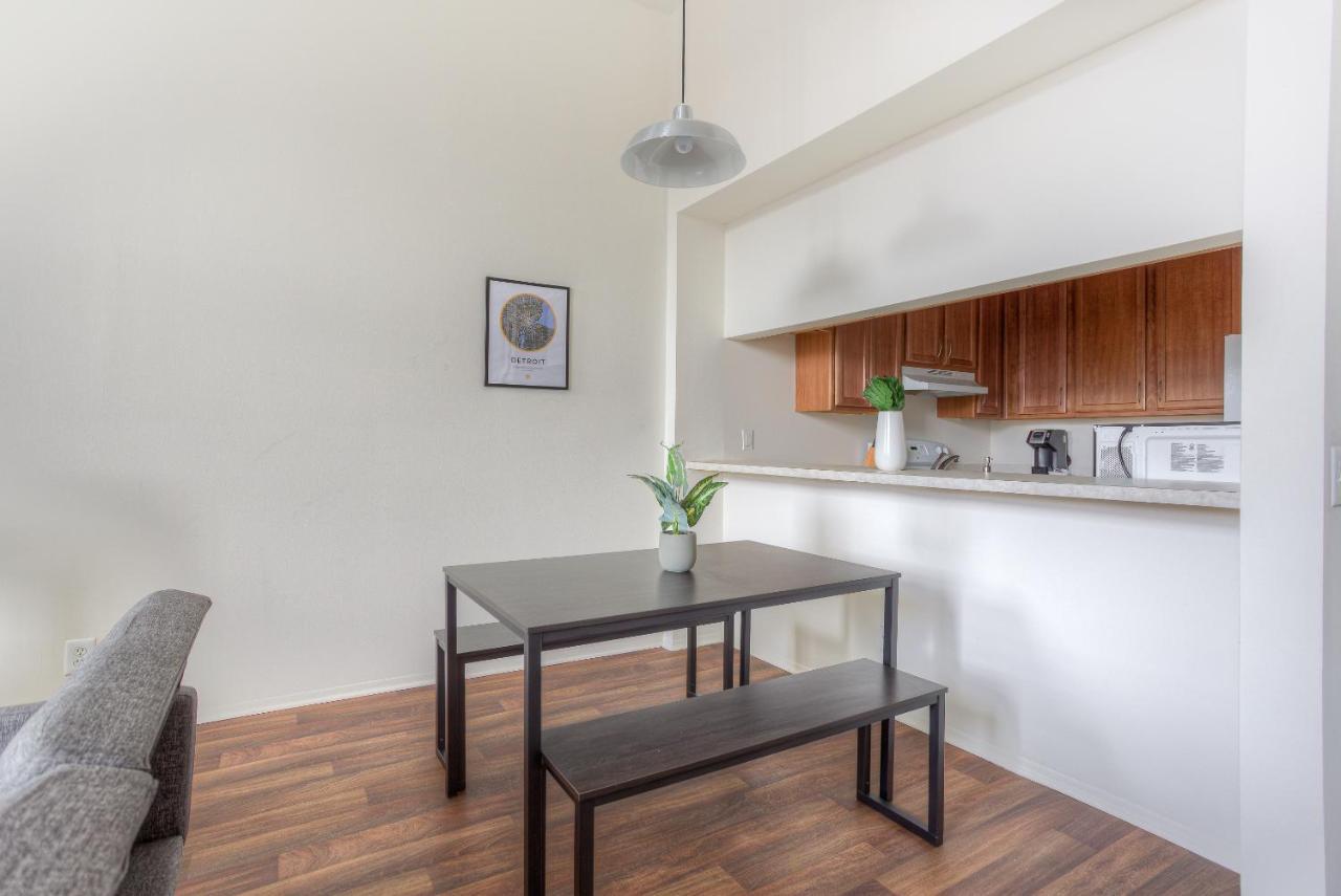 Frontdesk I River Place Apts Rivertown Detroit Appartement Kamer foto