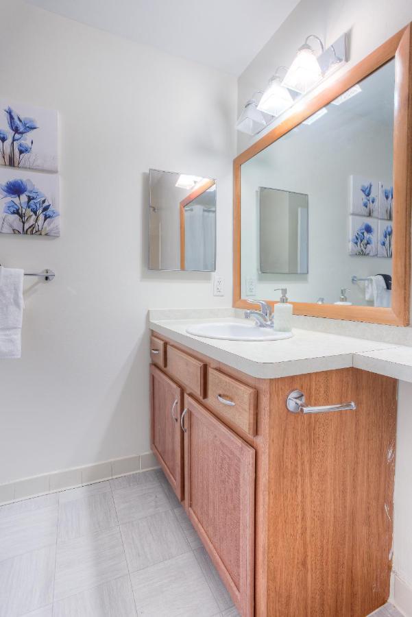 Frontdesk I River Place Apts Rivertown Detroit Appartement Kamer foto