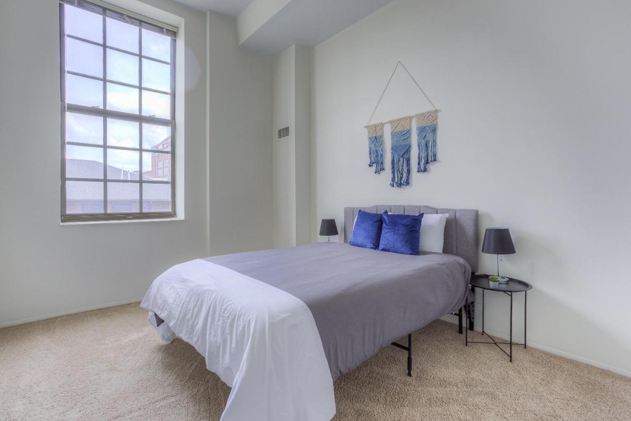 Frontdesk I River Place Apts Rivertown Detroit Appartement Kamer foto