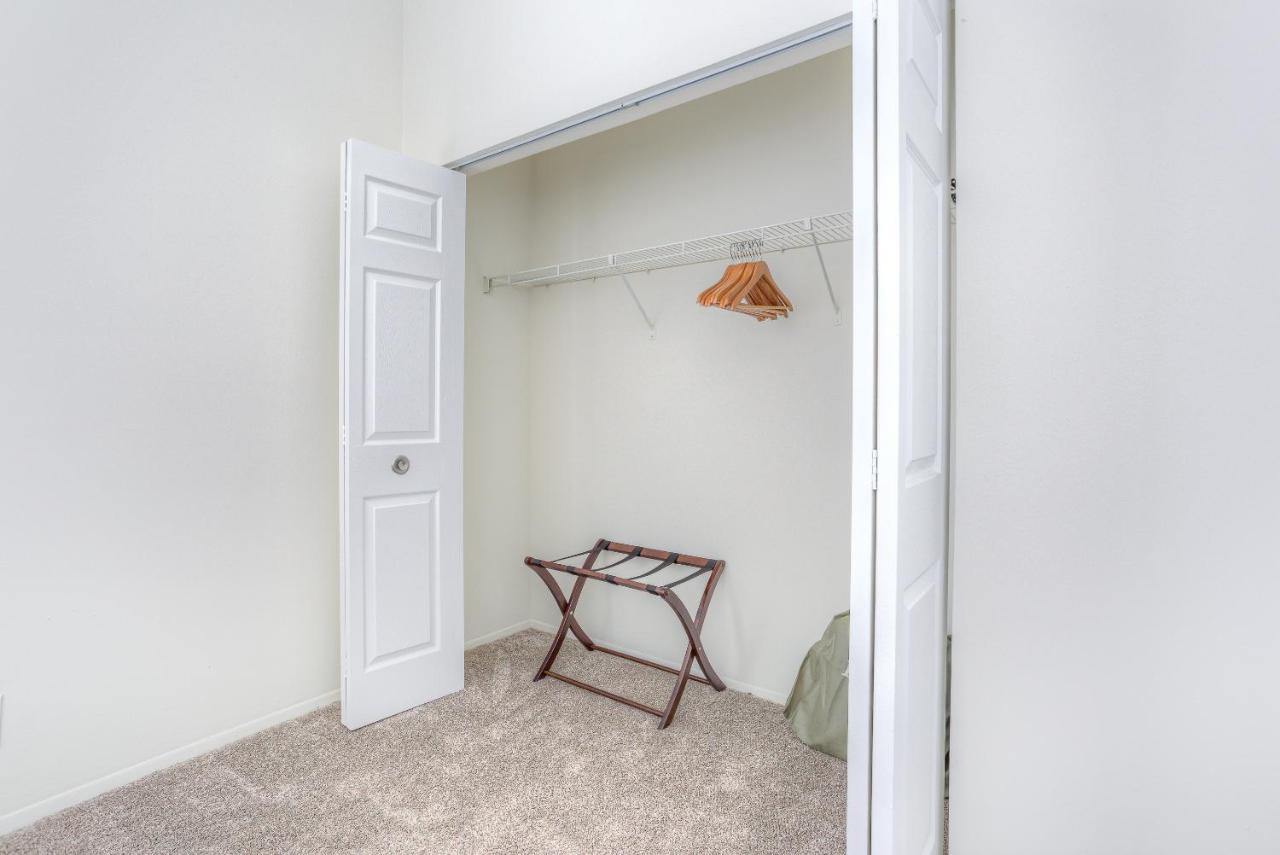 Frontdesk I River Place Apts Rivertown Detroit Appartement Kamer foto